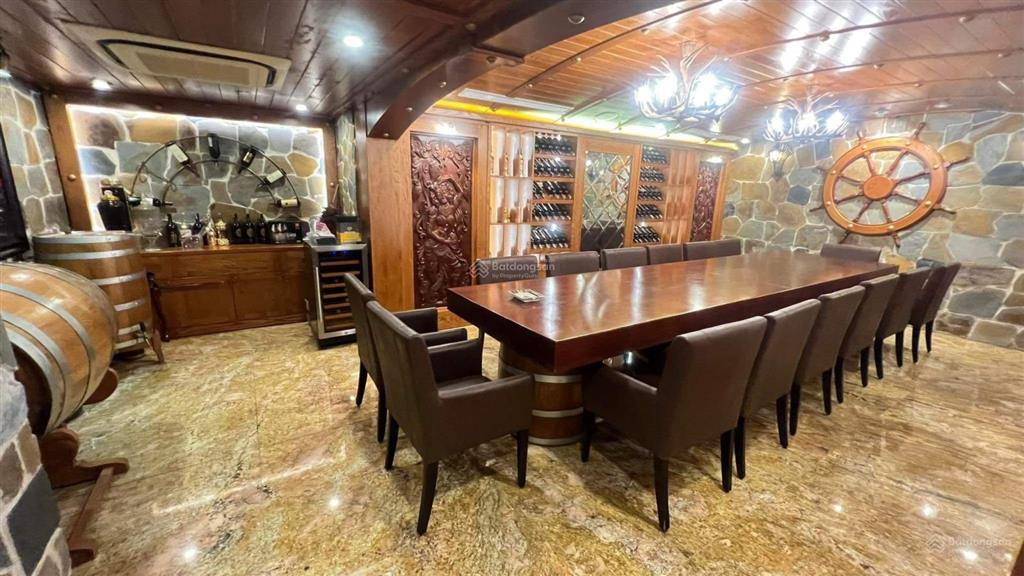 Chính chủ bán biệt thự vườn đào  nội thất nhập ý  view vườn hoa. 386m2  giá 230 tỷ