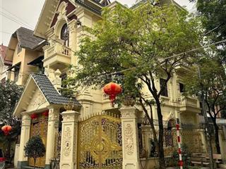 Chính chủ bán biệt thự vườn đào  view vườn hoa  nội thất nhập ý. 368m2 x4t  mt 21m  giá 190 tỷ