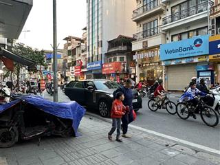 Bán nhà mặt phố chính bạch mai. sổ 93m2, nhà 2 tầng mới. vỉa hè 3m. đường 15m. sđcc