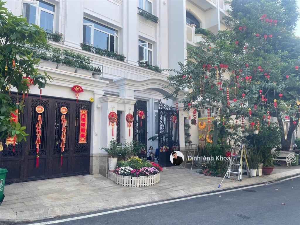 Bán biệt thự khu compound nguyễn trọng tuyển ,tân bình ( 9.1x15 m) 4 tầng tm giá 50 tỷ