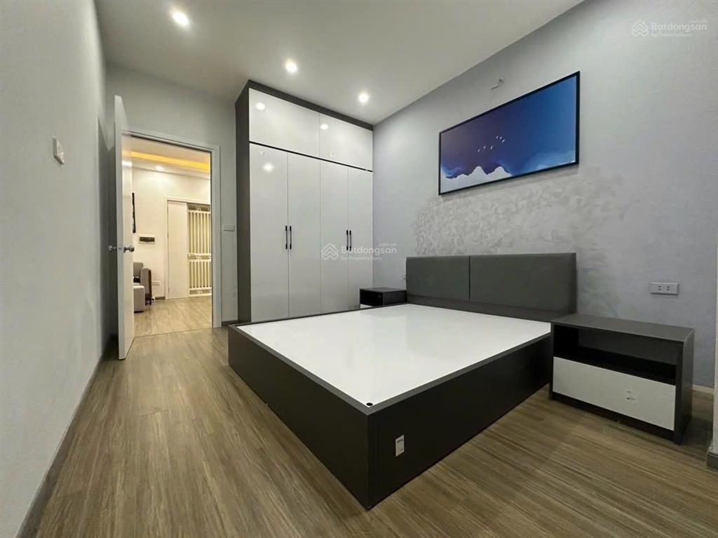 Chính chủ bán căn 75.8m2. tầng trung. 2pn2vs. cửa tb ban công đn full nội thất.