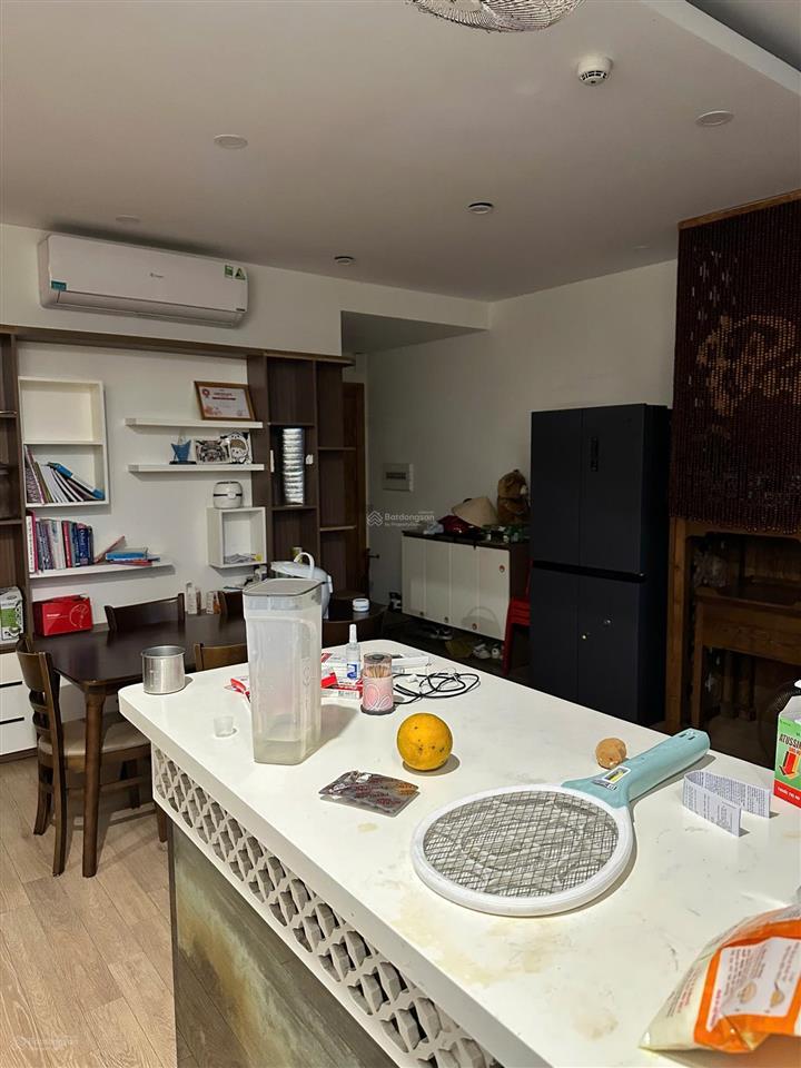 Chính chủ bán căn hộ 83m2. tầng thấp. 3pn  2vs full nội thất. cửa đb ban công tn