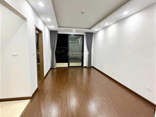 Chính chủ bán căn 68m2. tầng trung. 2pn  2vs. cửa đb ban công tn. nội thất cơ bản