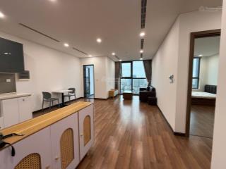 Chính chủ bán căn 76,5m2. tầng trung, 2pn2vs full nội thất. cửa tn ban công đb. sẵn sổ người việt