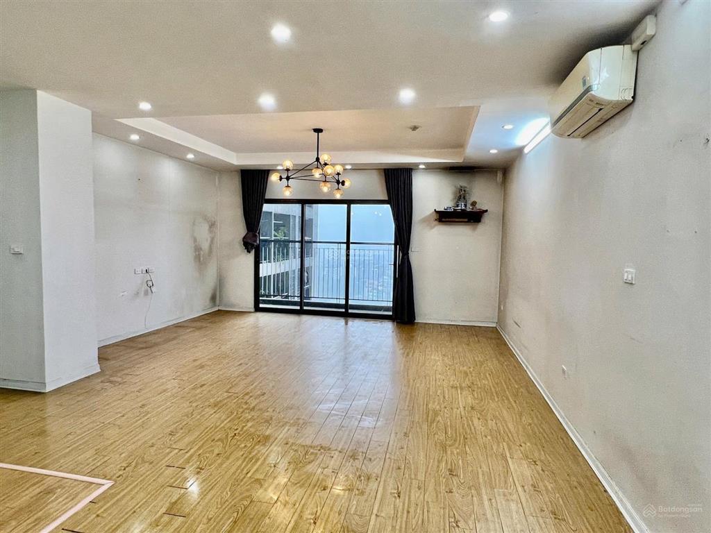 Chính chủ bán căn 93,4m2 tầng trung. 2pn2vs có thể sửa 3 ngủ rẻ nhất thị trường.cửa đn ban công tb