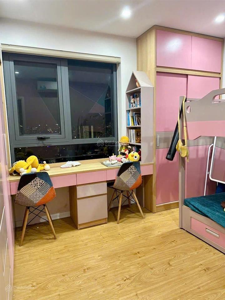 Chính chủ bán căn 98m2. tầng trung, 3pn2vs. full nội thất, có slot oto, cửa tb ban công dn.