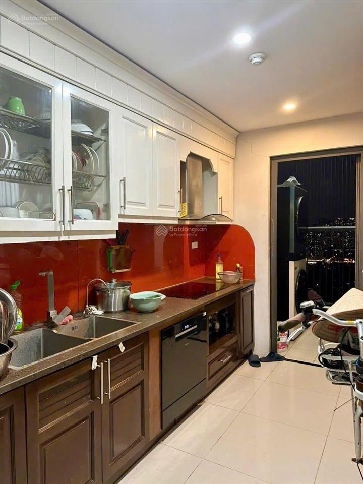 Chính chủ bán căn 98m2. tầng trung, 3pn2vs. full nội thất, có slot oto, cửa tb ban công dn.