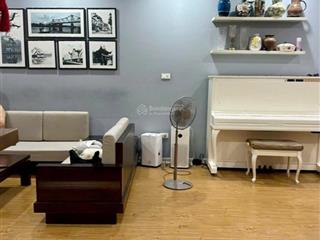 Chính chủ bán căn 98m2. tầng trung, 3pn2vs. full nội thất, có slot oto, cửa tb ban công dn.