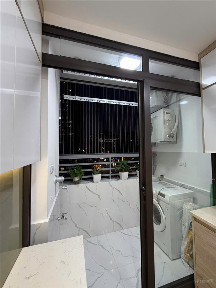 Chính chủ bán căn 58m2. 2pn  1vs. tầng trung, cửa tb ban công đn siêu mát, full nội thất