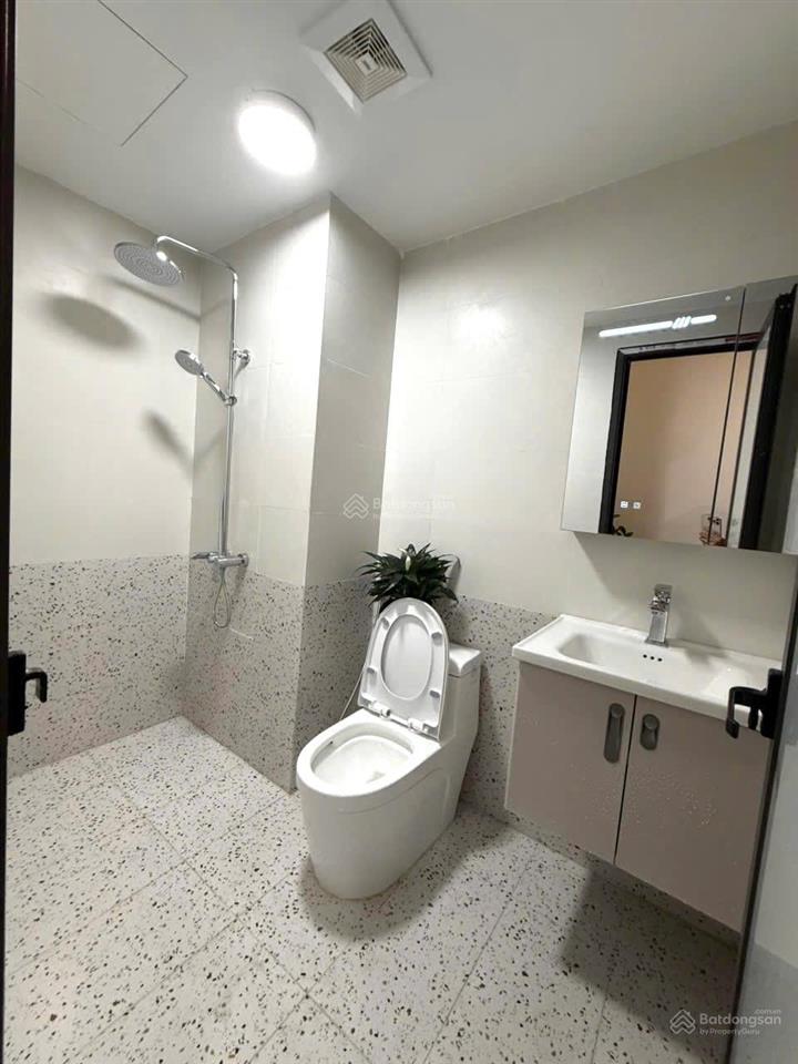 Chính chủ bán căn siêu hiếm 54,1m2 tầng trung. cửa tn, ban công tb full nội thất. 2pn  1vs