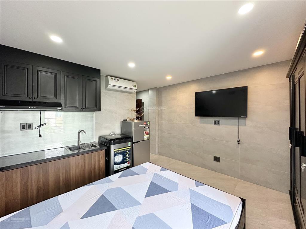 New 100% căn hộ bancol full nt, gần bờ kè hoàng sa q3, thang máy, xe hơi tận cửa, có máy giặt riêng