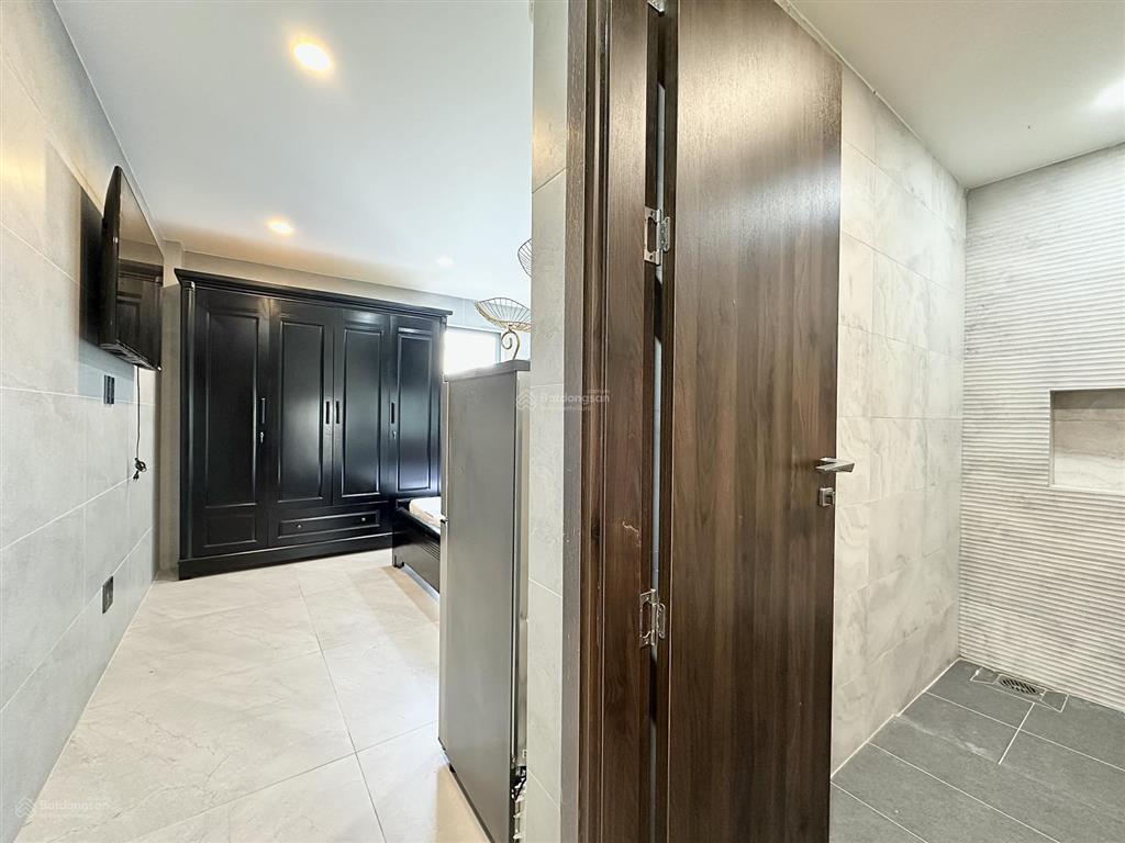 New 100% căn hộ bancol full nt, gần bờ kè hoàng sa q3, thang máy, xe hơi tận cửa, có máy giặt riêng