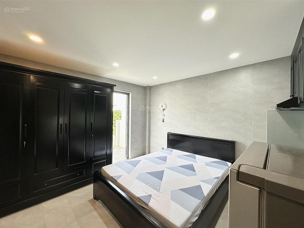 New 100% căn hộ bancol full nt, gần bờ kè hoàng sa q3, thang máy, xe hơi tận cửa, có máy giặt riêng