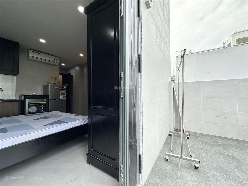 New 100% căn hộ bancol full nt, gần bờ kè hoàng sa q3, thang máy, xe hơi tận cửa, có máy giặt riêng