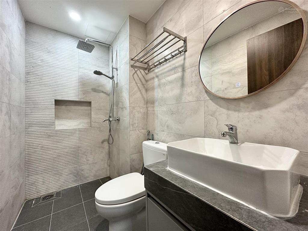 New 100% căn hộ bancol full nt, gần bờ kè hoàng sa q3, thang máy, xe hơi tận cửa, có máy giặt riêng