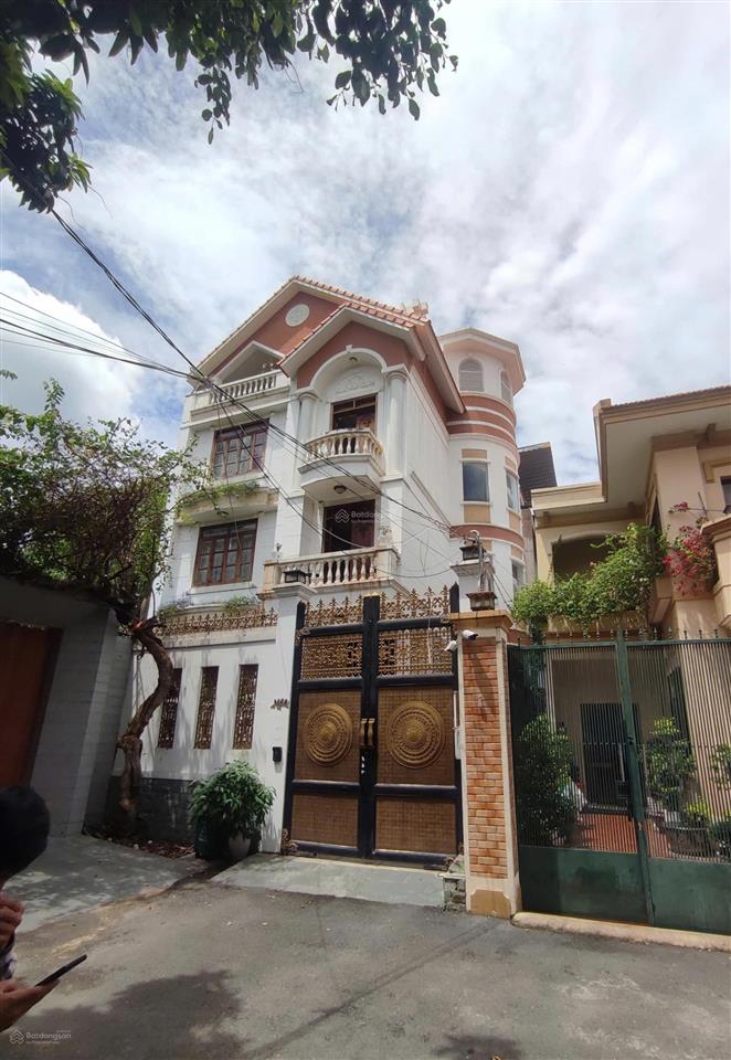 Cho thuê biệt thự thảo điền cao cấp 5pn có sân vườn rộng, có hầm để xe lớn giá chỉ 110 triệu/tháng