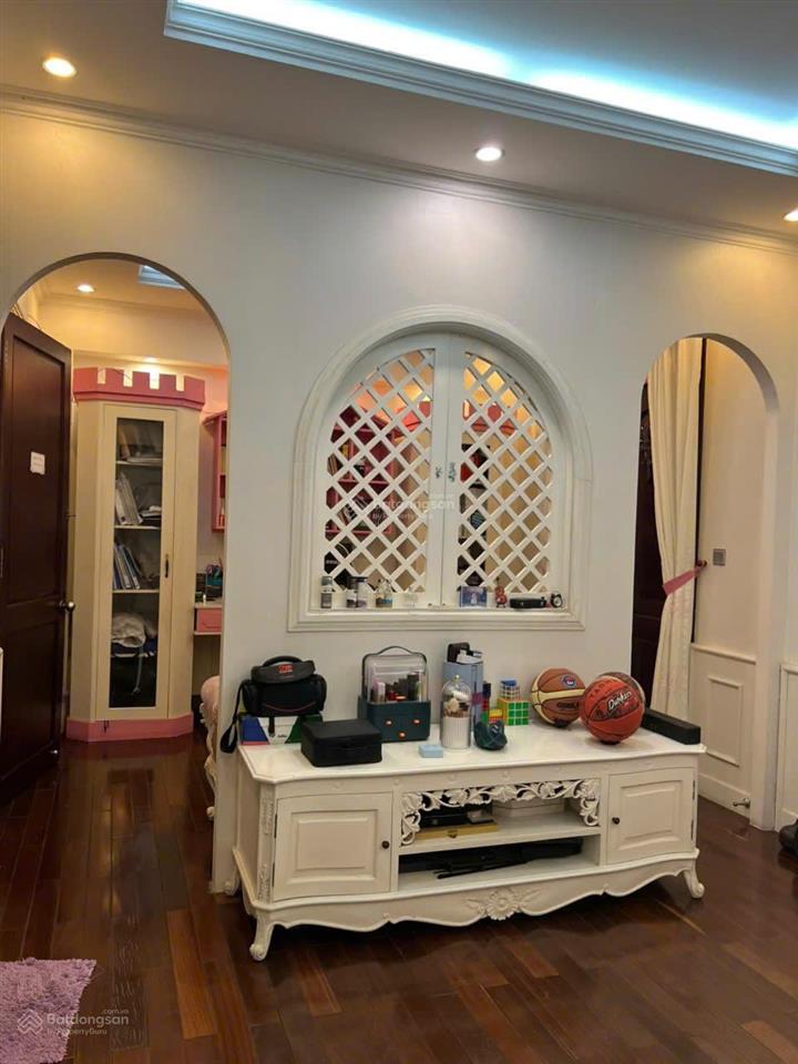 Cho thuê biệt thự thảo điền cao cấp 5pn có sân vườn rộng, có hầm để xe lớn giá chỉ 110 triệu/tháng