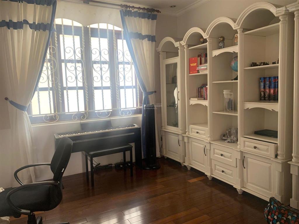 Cho thuê biệt thự thảo điền cao cấp 5pn có sân vườn rộng, có hầm để xe lớn giá chỉ 110 triệu/tháng