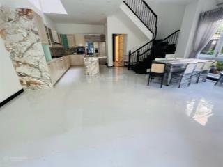 Bán biệt thự góc 2 mặt tiền đường tại thảo điền, quận 2 , giá chỉ 27 tỷ , kết cấu 1 trệt 3 lầu .