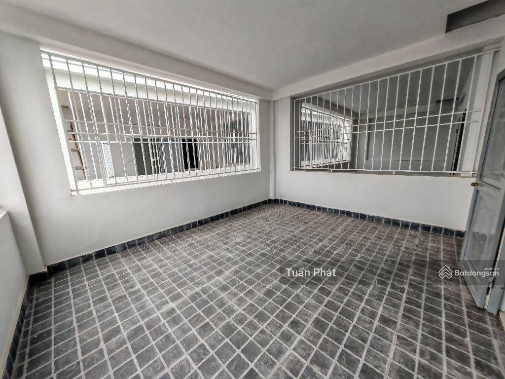 Bắc từ liêm  nhà mới đón tết 5 tầng , ô tô đỗ cửa  cách đại lộ ven sông hồng 50m  5.9 tỷ