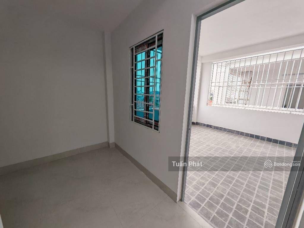 Bắc từ liêm  nhà mới đón tết 5 tầng , ô tô đỗ cửa  cách đại lộ ven sông hồng 50m  5.9 tỷ