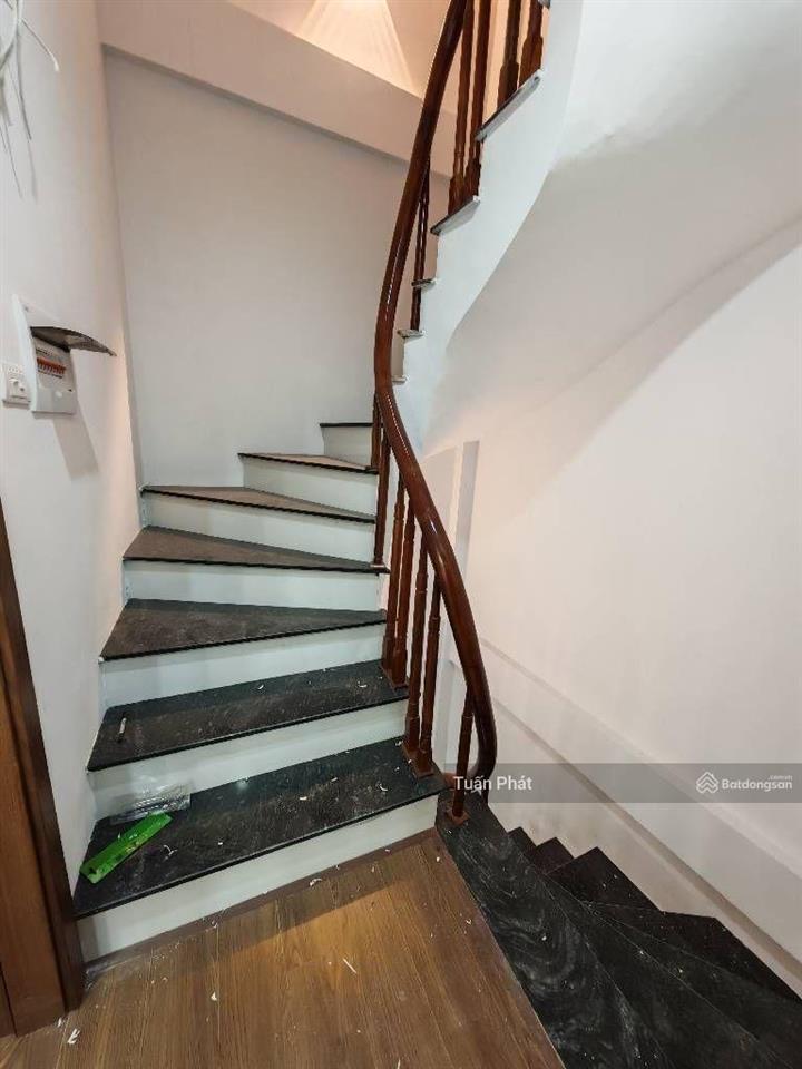 Bắc từ liêm  nhà mới đón tết 5 tầng , ô tô đỗ cửa  cách đại lộ ven sông hồng 50m  5.9 tỷ