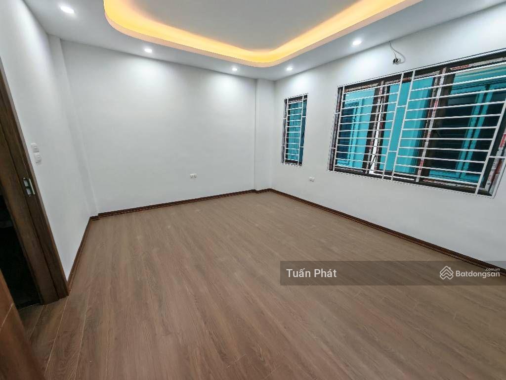 Bắc từ liêm  nhà mới đón tết 5 tầng , ô tô đỗ cửa  cách đại lộ ven sông hồng 50m  5.9 tỷ