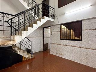 Quận 3  lê văn sỹ  nhà 4 tầng  6pn hẻm thông  vị trí trung tâm  sổ vuông đẹp