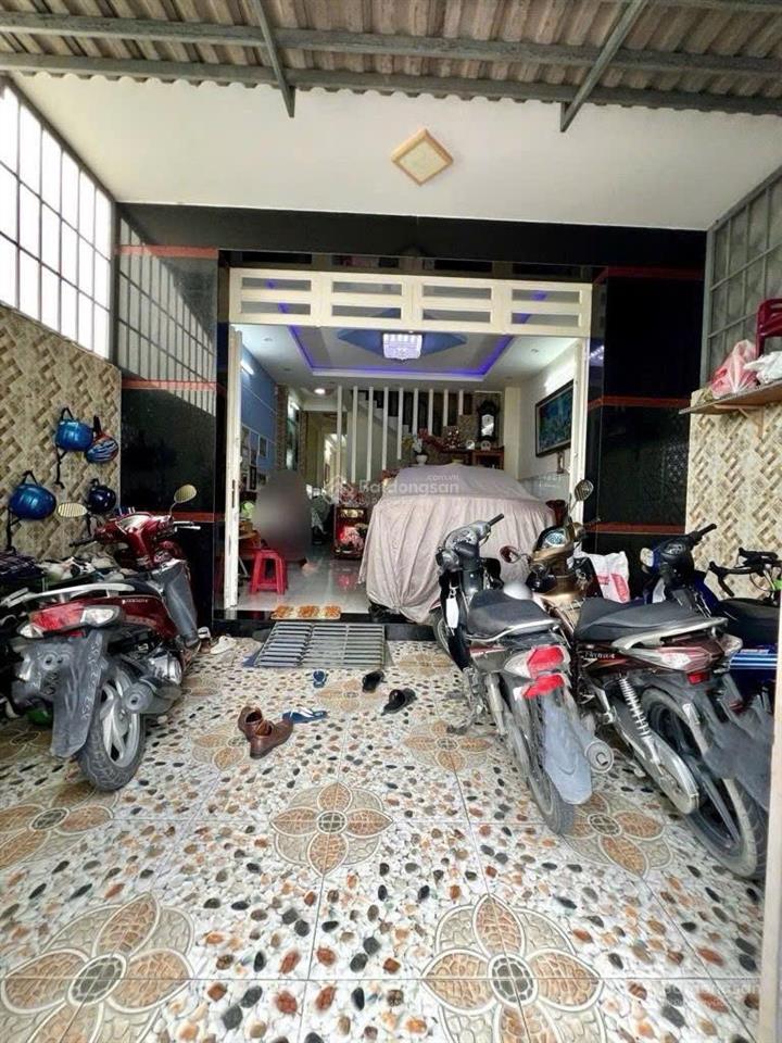 Kẹt tiền bán gấp nhà mặt tiền kdc depot metro tân kiên  bình chánh, sổ sẵn, full thổ cư.