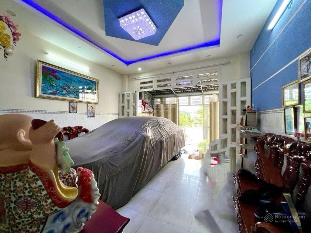 Kẹt tiền bán gấp nhà mặt tiền kdc depot metro tân kiên  bình chánh, sổ sẵn, full thổ cư.