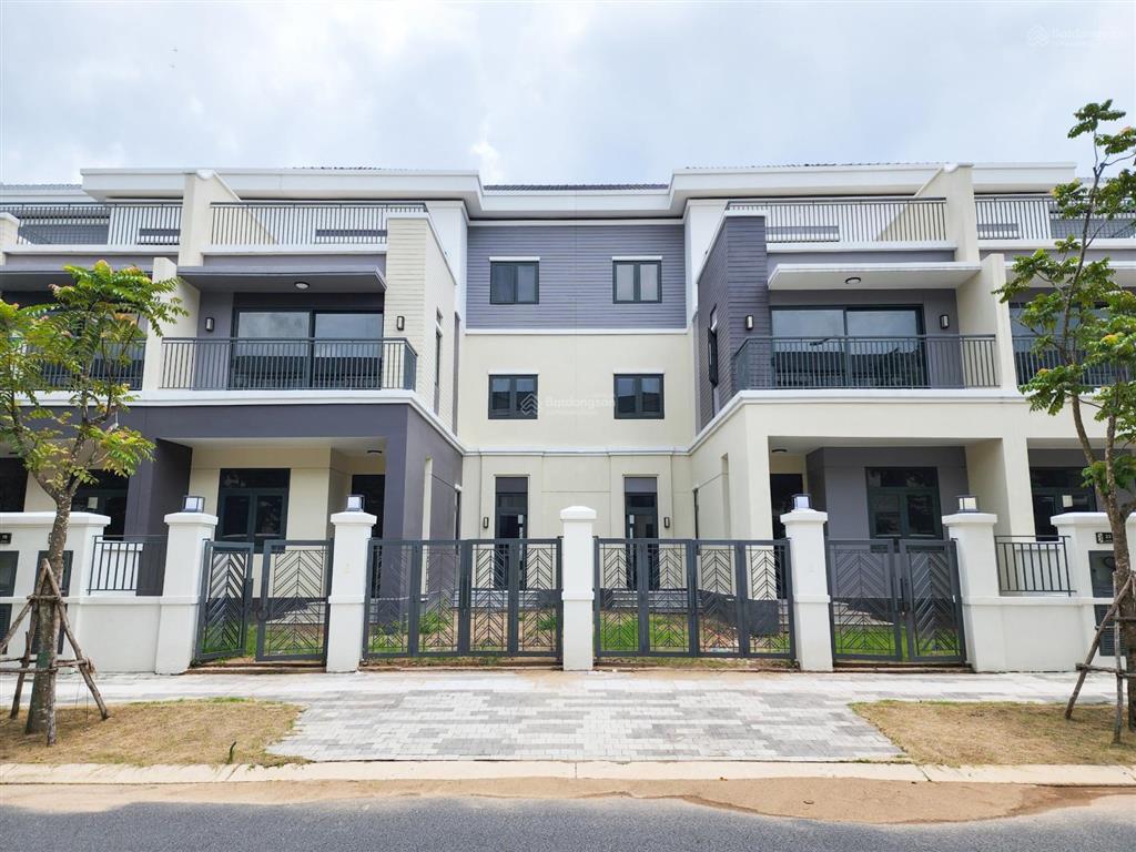 Chủ bán gấp căn nhà phố tuyệt chủng 8x207,95tỷ bước chân là công viên nhà đúng ruvị trí đúng chất