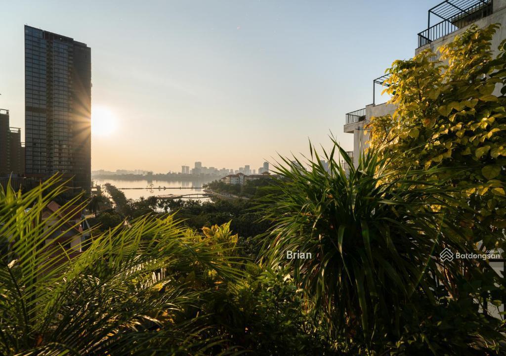 Bán nhà chính chủ mặt phố quảng khánh dt 125m2, mt 7.2m, 6 tầng thang máy, view hồ tây