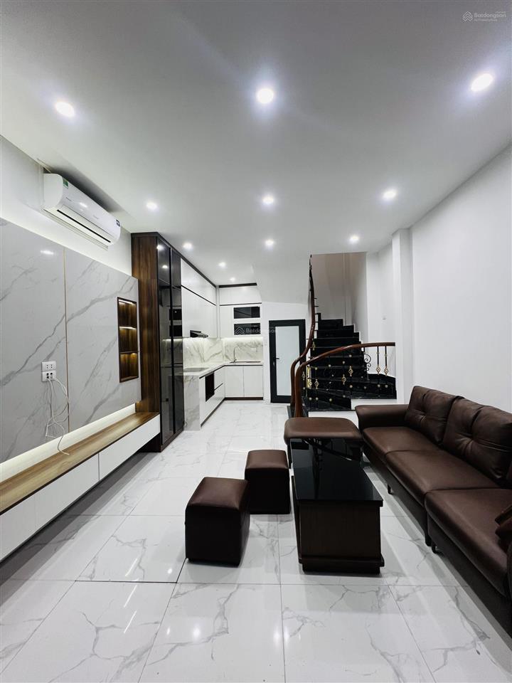 6.88 tỷ  pháo đài láng  6 tầng  ngõ thông  lô góc  2 thoáng, cách ô tô 50m, vị trí đẹp