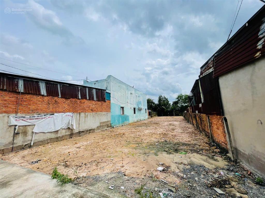 Cắt lỗ 200tr bán gấp 900 triệu thổ cư 5x25=125m2, sổ riêng, gần chợ trung lập hạ, dân cư hiện hữu