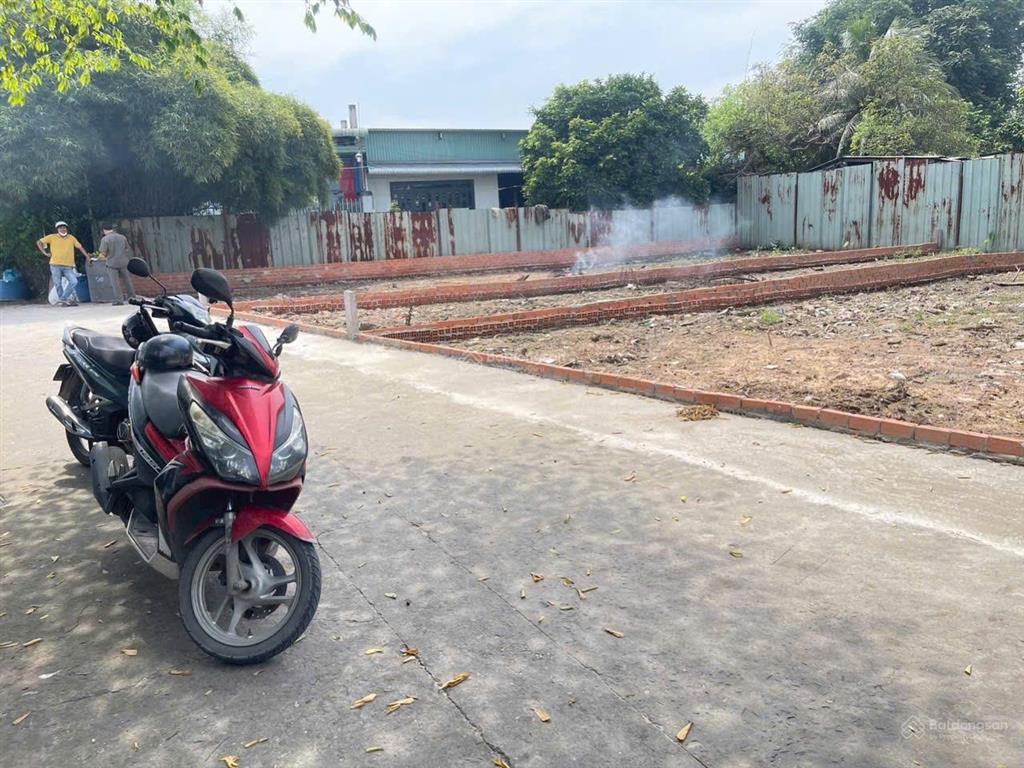 Chính chủ lô cặp cạnh chợ trảng bàng dt 10x23 full thổ  đất ở đô thị, đường nguyễn du, shr, 700tr