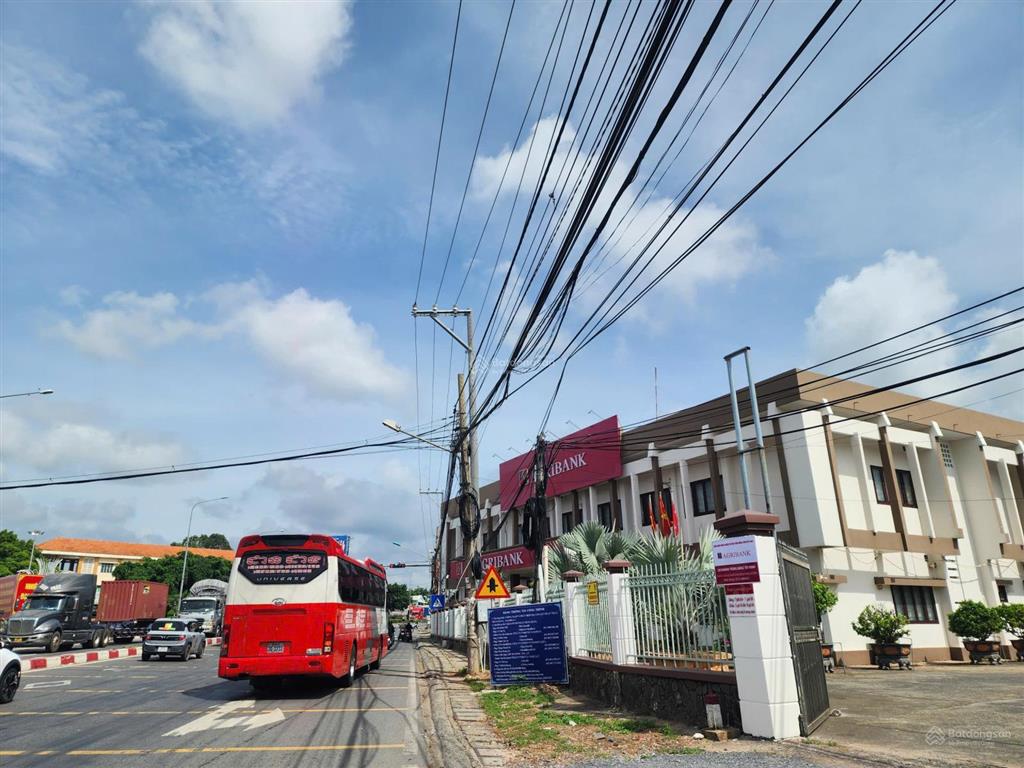 Chính chủ lô cặp cạnh chợ trảng bàng dt 10x23 full thổ  đất ở đô thị, đường nguyễn du, shr, 700tr