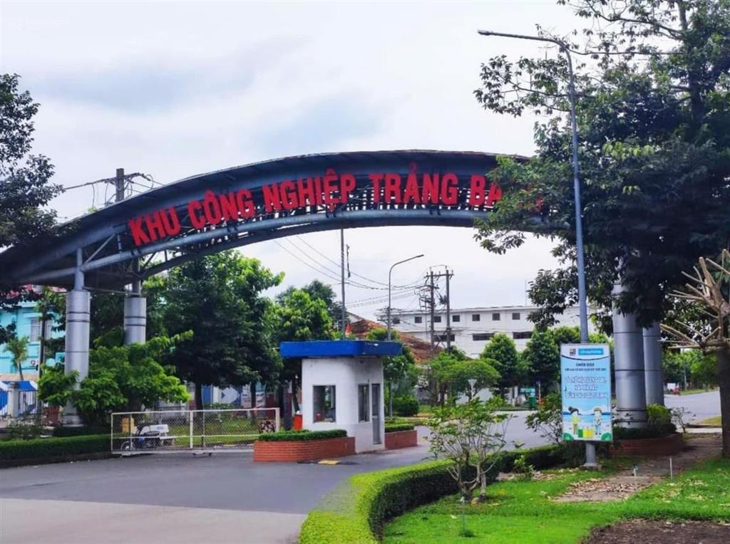 Chính chủ lô cặp cạnh chợ trảng bàng dt 10x23 full thổ  đất ở đô thị, đường nguyễn du, shr, 700tr