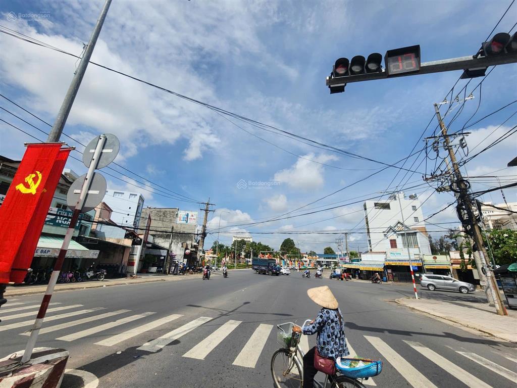 Chính chủ lô cặp cạnh chợ trảng bàng dt 10x23 full thổ  đất ở đô thị, đường nguyễn du, shr, 700tr