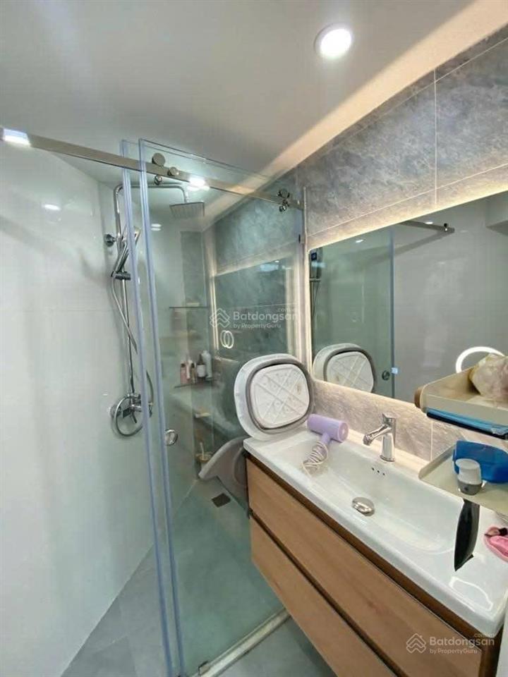Mặt tiền đường p. tân định  ngang khủng 5,6m  nhà mới 5 tầng. chỉ 11 tỷ