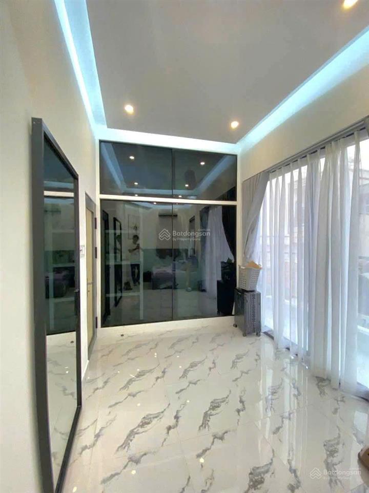 Mặt tiền đường p. tân định  ngang khủng 5,6m  nhà mới 5 tầng. chỉ 11 tỷ