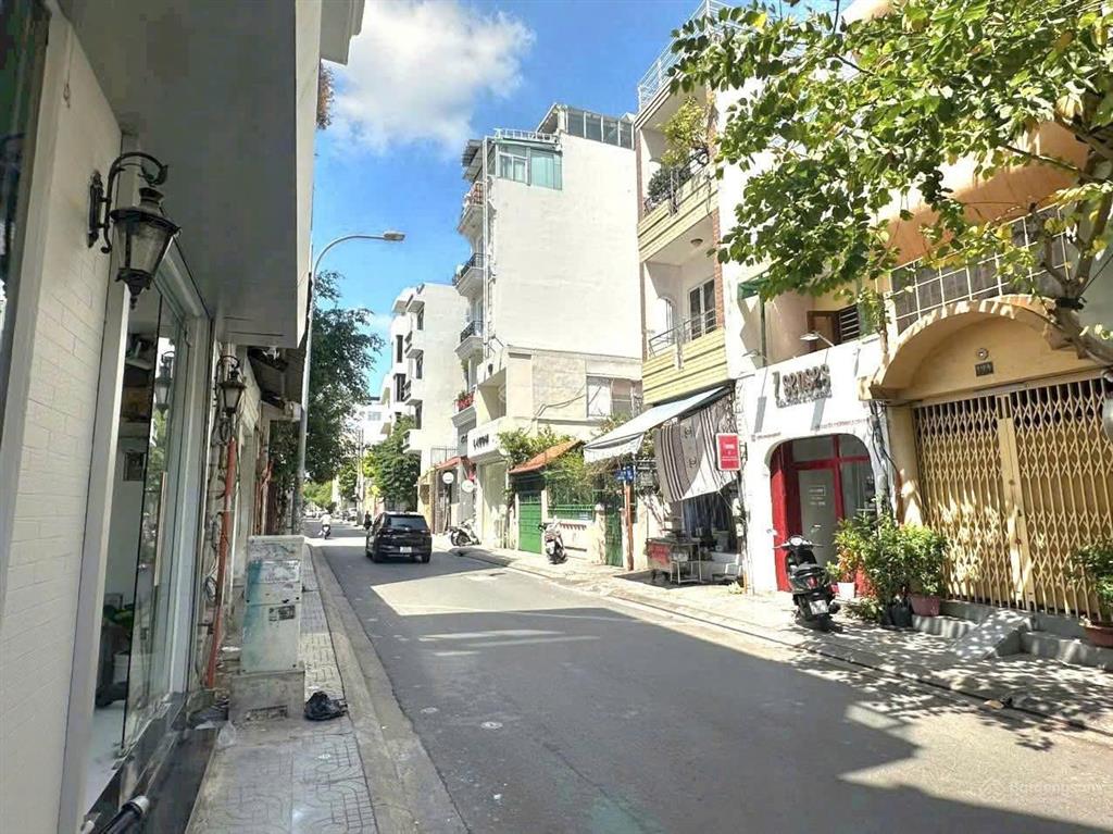 Mặt tiền đường p. tân định  ngang khủng 5,6m  nhà mới 5 tầng. chỉ 11 tỷ