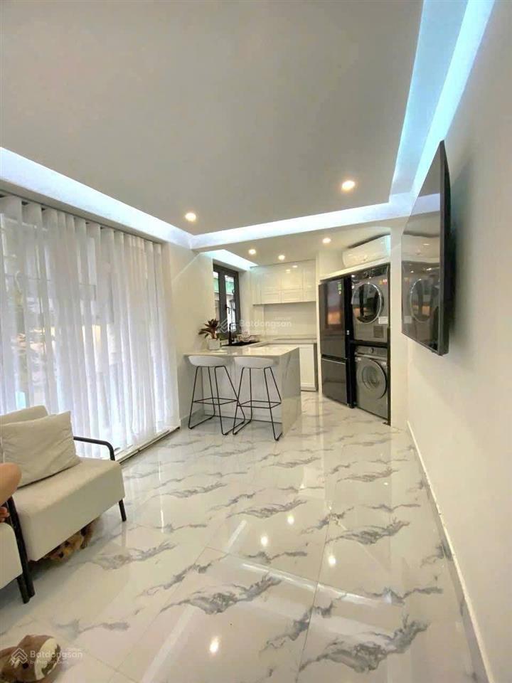 Mặt tiền đường p. tân định  ngang khủng 5,6m  nhà mới 5 tầng. chỉ 11 tỷ