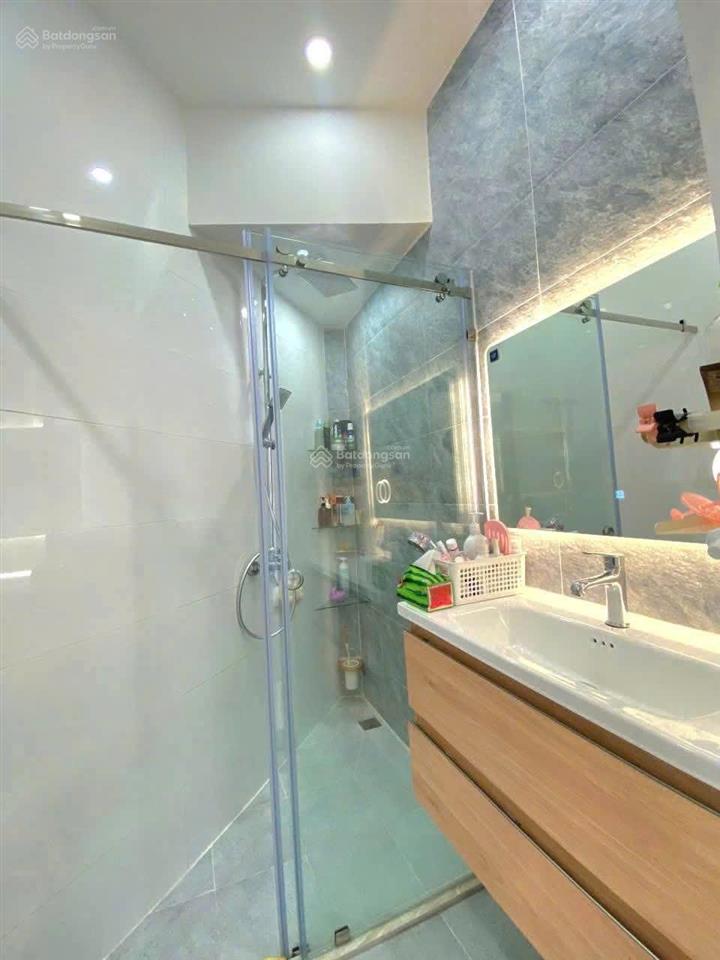 Mặt tiền đường p. tân định  ngang khủng 5,6m  nhà mới 5 tầng. chỉ 11 tỷ