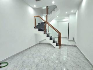 Bến vân đồn hiếm bán  sổ 29,8 m2  nhà 3 tầng 3pn 4wc. chỉ 3,95 tỷ