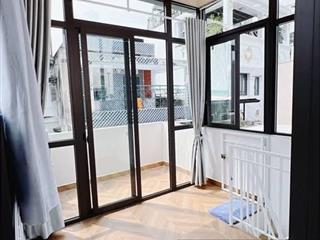 Sát mặt tiền vĩnh khánh  nhà full nội thất xịn  3 tầng 2pn 2wc. chỉ 2,8 tỷ