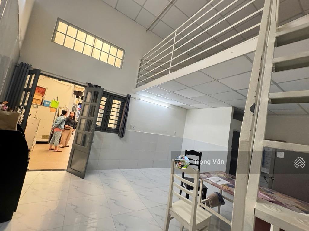 Chdv q4 74.6 triệu/m2  dòng tiền 9 phòng cho thuê  sổ 172,9 m²