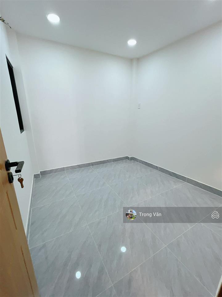 Chỉ 5,5 tỷ  nhà 4 tầng 4pn  hẻm thông hoàng diệu, sát q1