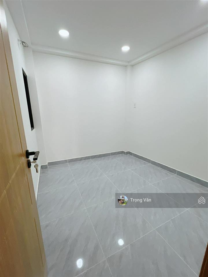 Chỉ 5,5 tỷ  nhà 4 tầng 4pn  hẻm thông hoàng diệu, sát q1