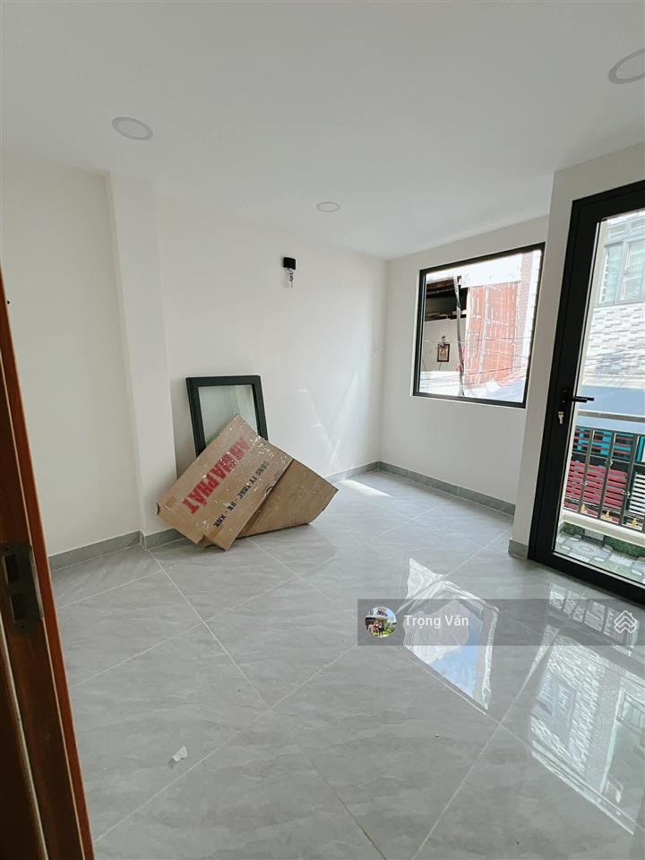 Chỉ 5,5 tỷ  nhà 4 tầng 4pn  hẻm thông hoàng diệu, sát q1