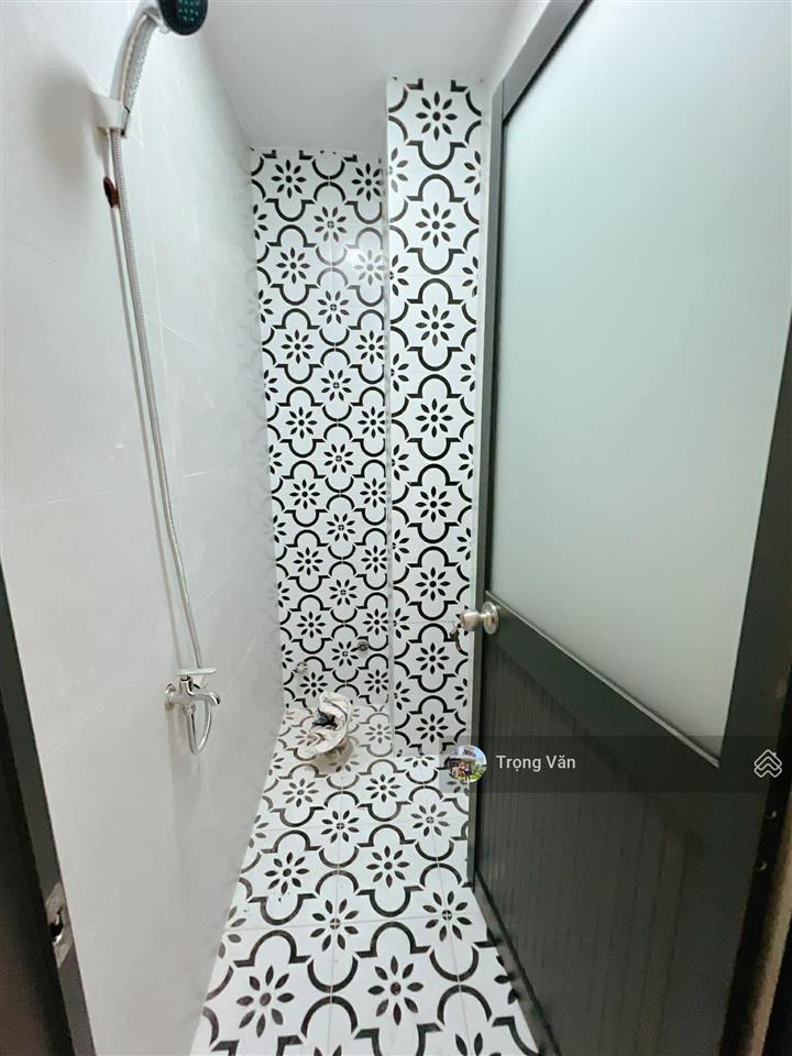 Chỉ 5,5 tỷ  nhà 4 tầng 4pn  hẻm thông hoàng diệu, sát q1